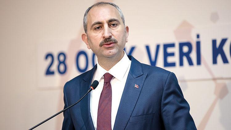 Adalet Bakanı Gül: Hâkim ve savcılarımıza kimse militan diyemez
