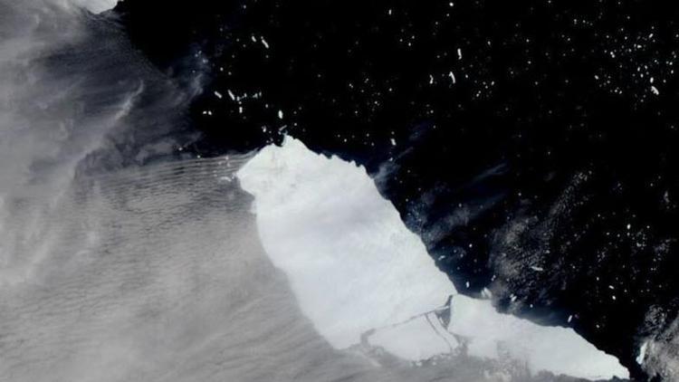 Dünyanın en büyük buzdağından büyük bir parça daha koptu