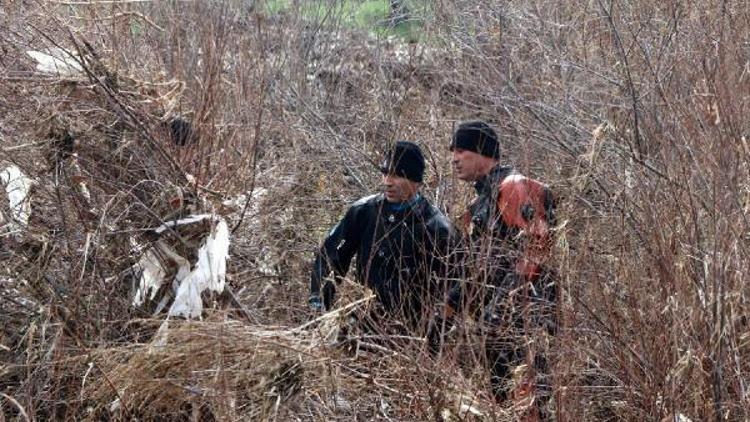 Manisada çaya uçan minibüsün sürücüsünün cansız bedenine ulaşıldı