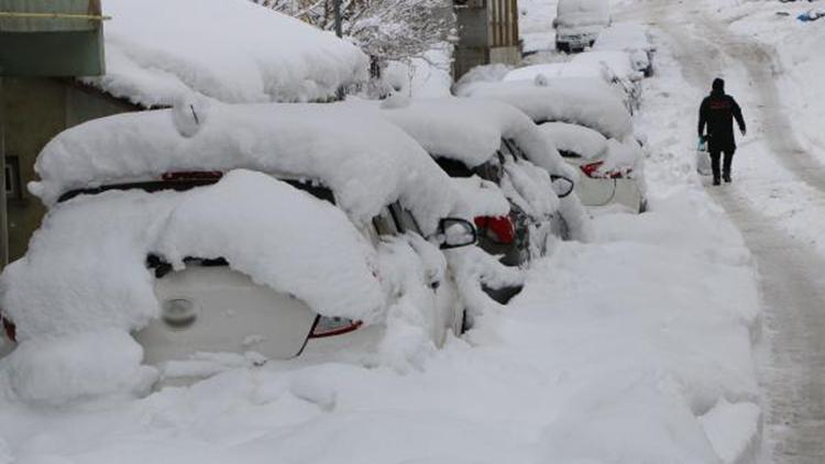 Hakkaride 251 yerleşim yeri yolu, ulaşıma kapandı