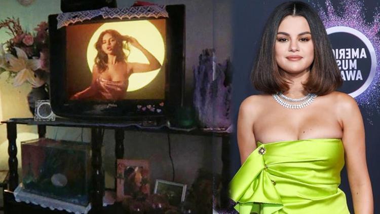 Selena Gomezin dantelli televizyon örtüsü