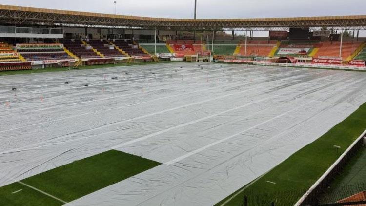 Alanyaspor - Sivasspor maçı öncesi stadyumda yağmur önlemi