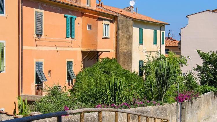 İtalyan kasabasındaki 100 ev satışa çıkıyor Sadece 1 euroya...