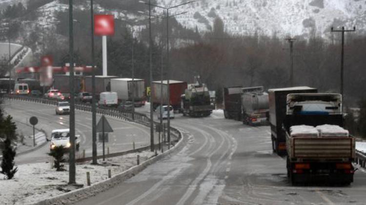 Kar, Burdurda ulaşımı olumsuz etkiledi