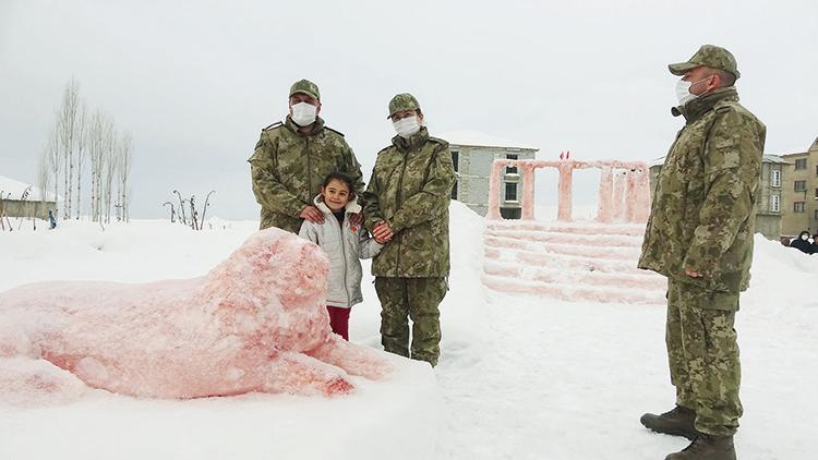 Babası kardan Anıtkabir yapan Hira Ankara yolcusu