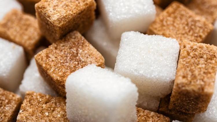 Esmer şeker beyaz şekerden daha mı sağlıklı? Cevabı uzmanı verdi