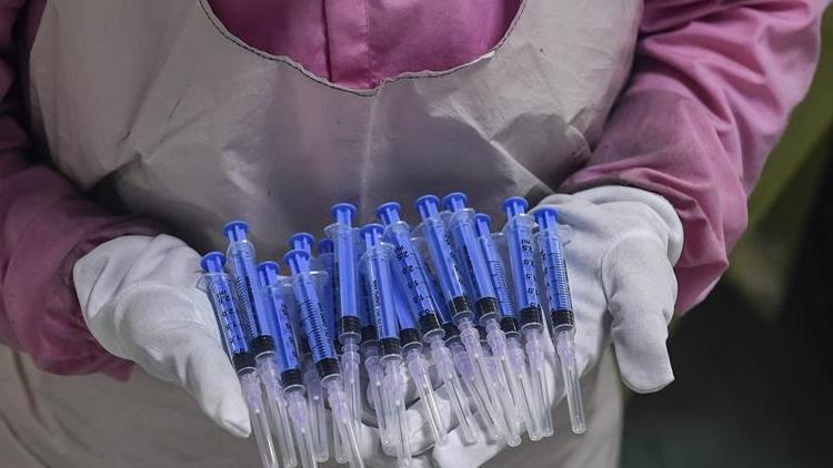 Belgeleri Reuters ele geçirdi: Oxford aşı denemelerinde yaptığı hatayı böyle sakladı