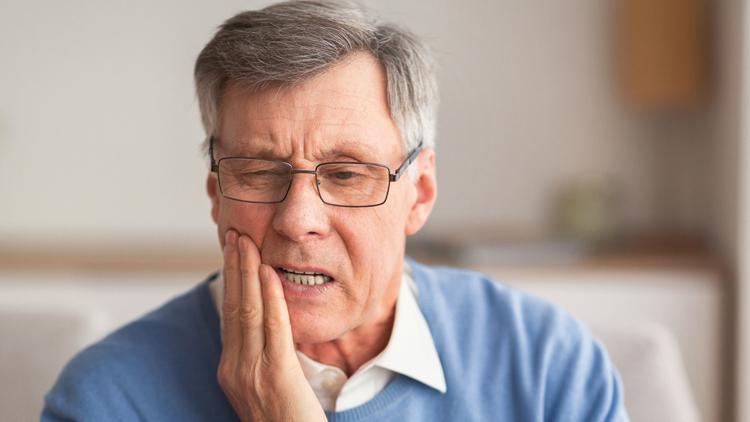 Alzheimer ve demans hastalarının diş tedavisi ertelenmemeli