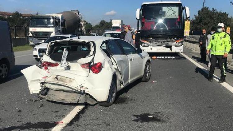 Eyüpsultanda trafiği kilitleyen kaza 3 yaralı