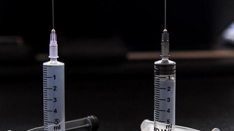 İngilterede yeni koronavirüs tedavisi denemesi: İki dozda iki farklı aşı