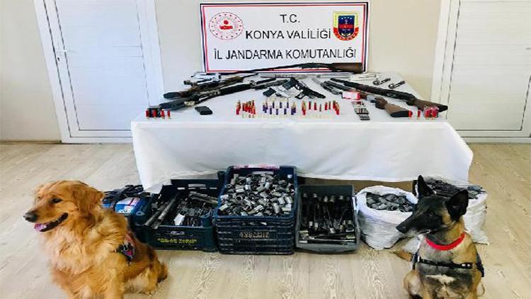 Konyada, eğitimli köpeklerle silah kaçakçılığı operasyonu: 5 gözaltı
