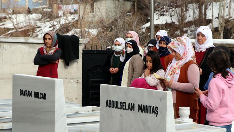 Vanda çığ faciasının yol dönümünde şehitler, mezarları başında anıldı