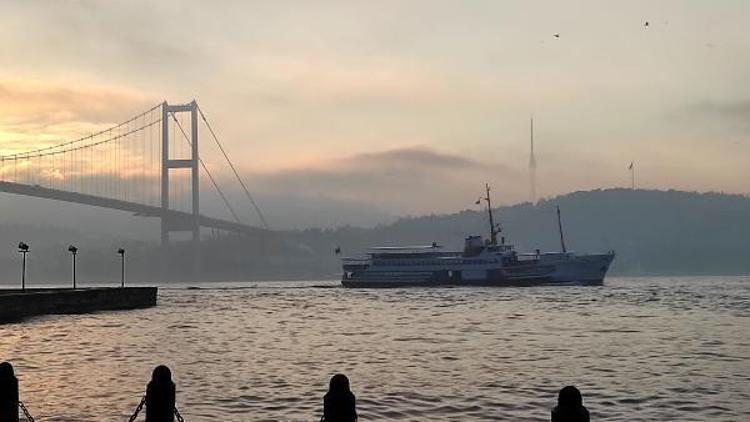 İstanbul Boğazında gemi geçişleri sis nedeniyle çift yönlü askıya alındı