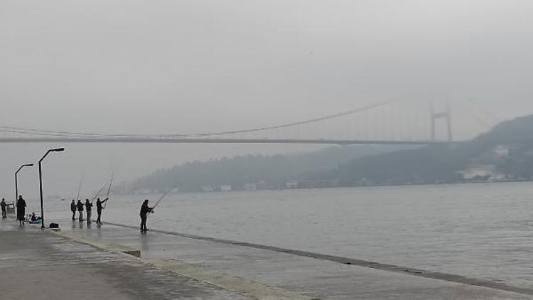 İstanbul Boğazında sisten göz gözü görmedi