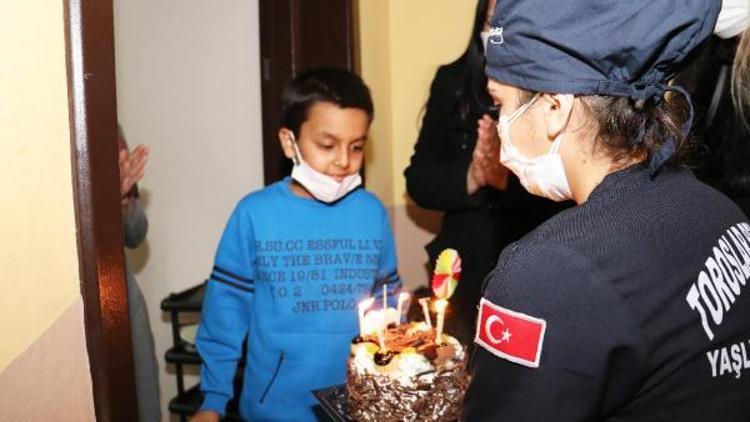 Başkan Yılmazdan, kanser hastası Berkaya sürpriz doğum günü hediyesi