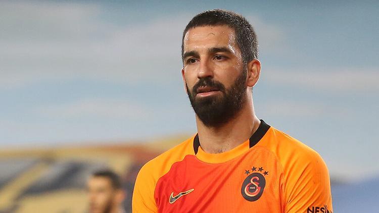 Arda Turan, Fenerbahçe-Galatasaray derbisi sonrası gözyaşlarını tutamadı