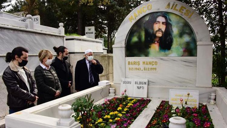 Barış Manço mezarı başında anıldı 22 yıl oldu...