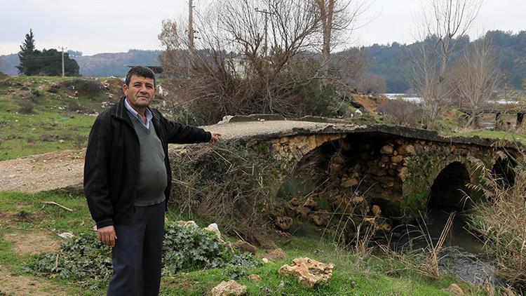 Büyük İskenderin geçtiği söylenen köprüye, traktörlerin geçmesi için beton döküldü