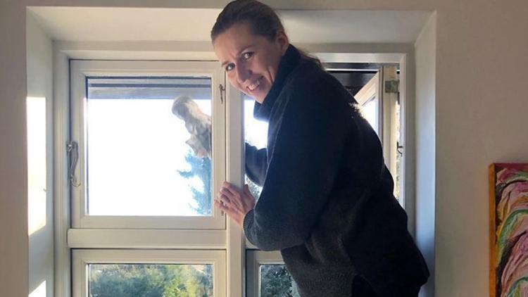 Danimarka Başbakanı temizlik yaptığı fotoğrafı takipçileriyle paylaştı