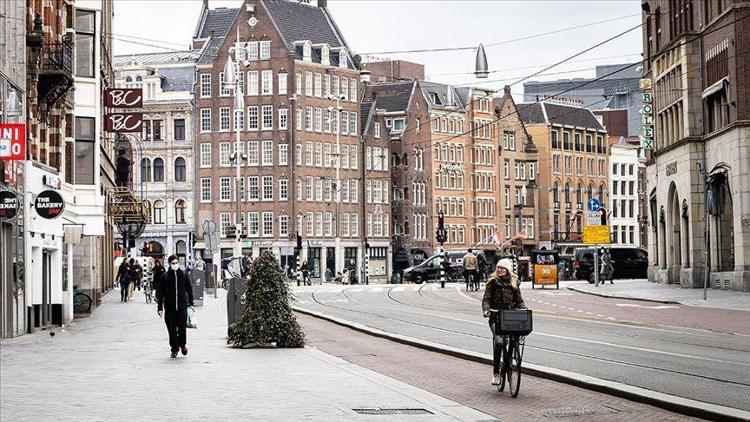 Hollandadan flaş sokak kısıtlaması kararı 3 Marta kadar uzatıldı