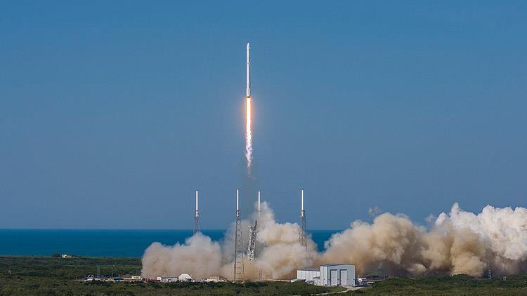 SpaceX aracı ile uzaya fırlatılan astronotlar uzayda kalma rekoru kırdı
