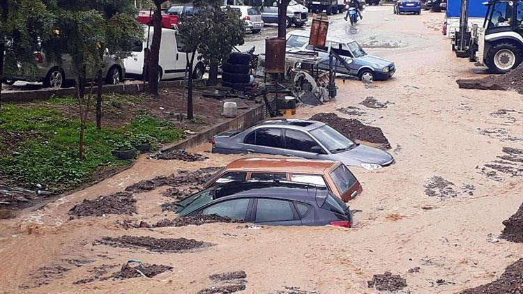 İzmirdeki sel felaketi ile ilgili uzmanlardan açıklama: Su toprakla buluşmuyor ve...