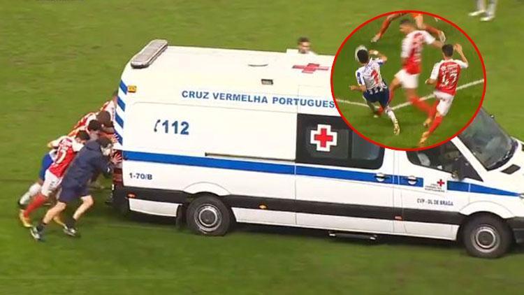 Braga - Porto maçında yürek burkan sakatlık Futbolcular ambulansı itti...