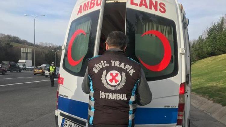 İstanbulda çakar denetimi: Boş hasta nakil ambulanslarına da ceza kesildi