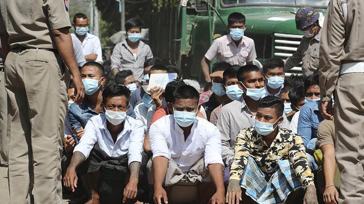 Myanmarda cunta, demokrasi için halkı ordu ile el ele vermeye çağırdı