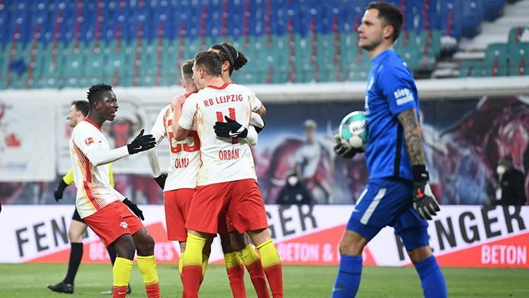 Leipzig, Augsburg engelini 2 golle geçti