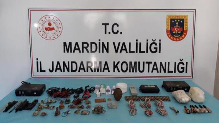 Mardinde PKKlı teröristlerin 14 deposu, kullanılamaz hale getirildi