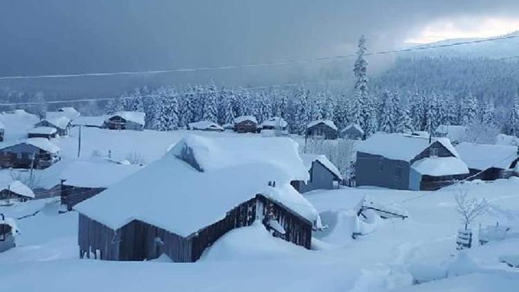 Hendekte kar yağışı nedeniyle yayla yolları kapatıldı