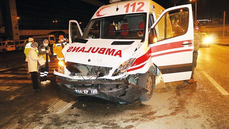 Kaza yapan ambulanstan hayata merhaba