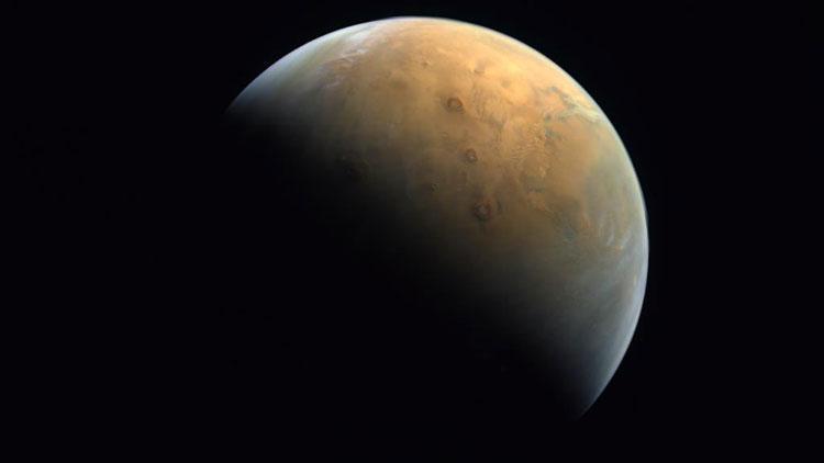 BAE Umutu Marstan ilk fotoğrafını paylaştı