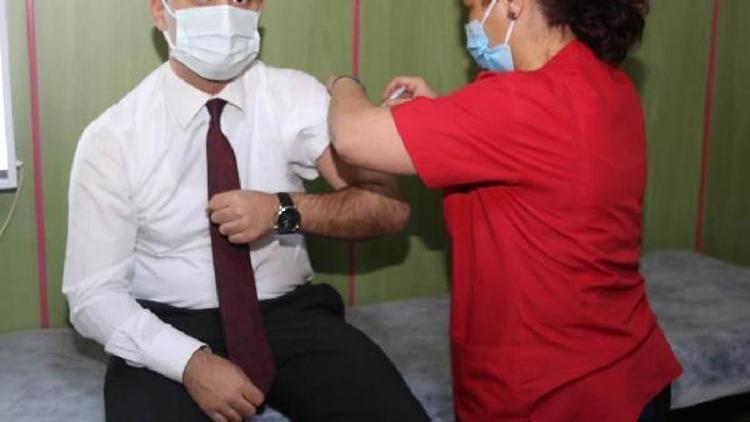 Çamelide Kaymakam Yenigün ve Başkan Arslan koronavirüs aşısı oldu