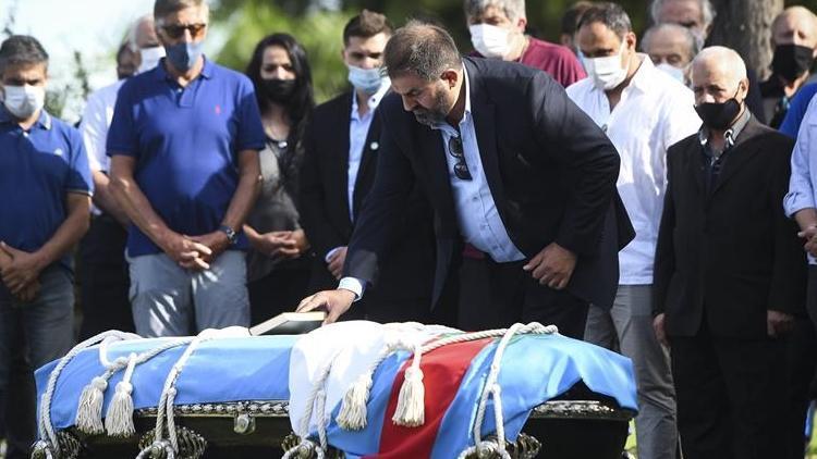 Carlos Menem Müslüman mezarlığında toprağa verildi