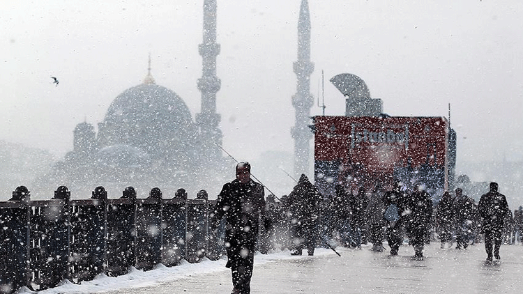 İstanbulda kar yağışı hayatı olumsuz etkiledi