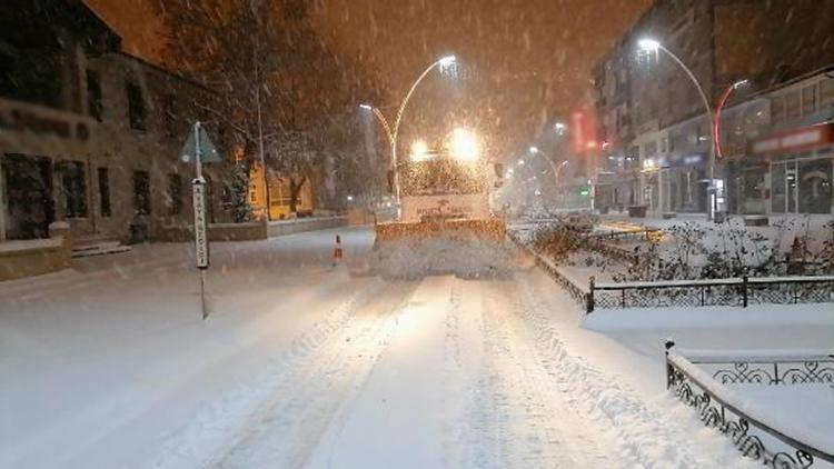 Karadeniz’de 740 köy yolu kardan kapandı, yüz yüze eğitime ara verildi