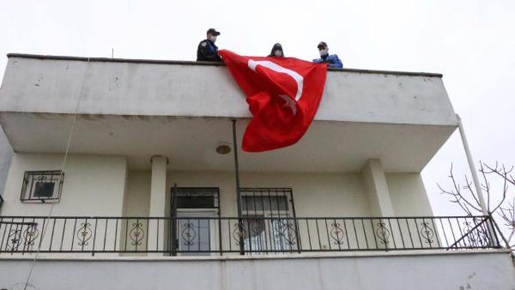 İdlibde görevli uzman çavuşun isteğini polisler yerine getirdi