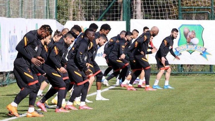 Galatasarayda Feghouli takımdan ayrı çalıştı Alanyaspor hazırlıkları...