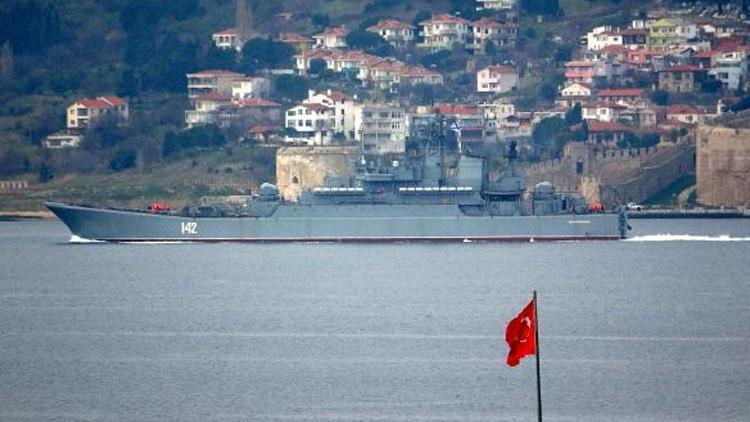 Rus savaş gemisi Çanakkale Boğazından geçti