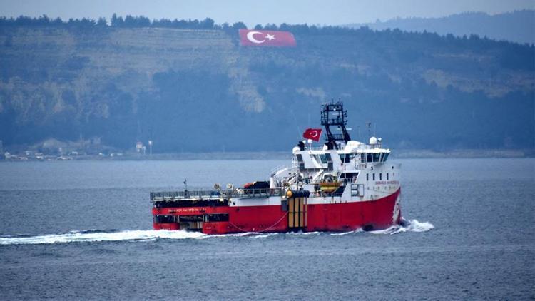 ’Barbaros Hayreddin Paşa’ gemisi Çanakkale Boğazından geçti