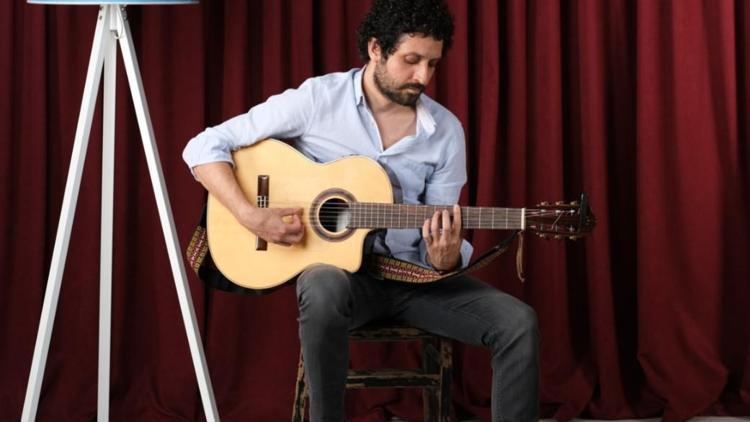 Müzisyen Özer Kanat online konserlerle sevenleriyle buluşuyor