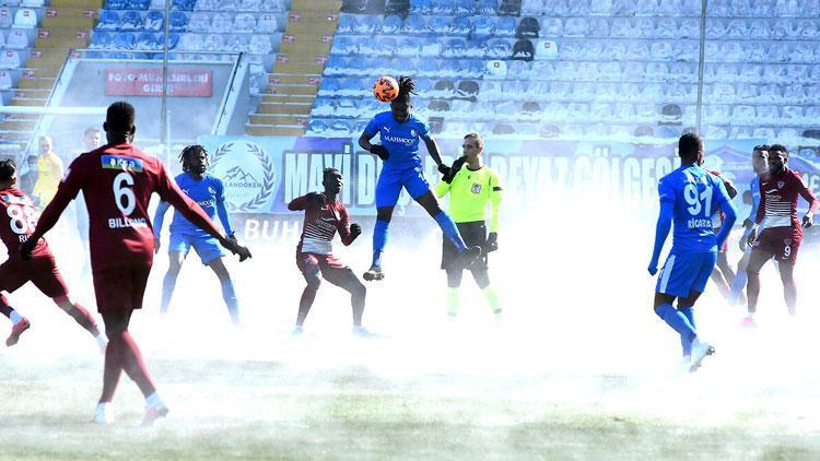 Erzurumspor - Hatayspor maçında ilginç görüntü -7 derecede alttan ısınma açılınca...