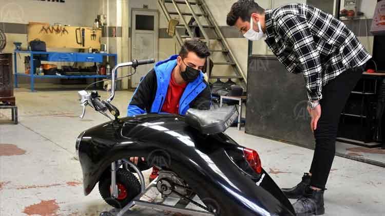 Bursada iki arkadaş özgün tasarımlı motosiklet üretti