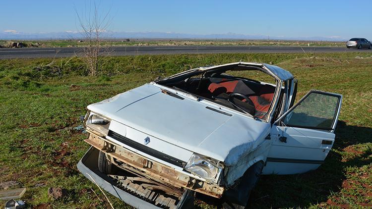 Kontrolden çıkan araç şarampole devrildi