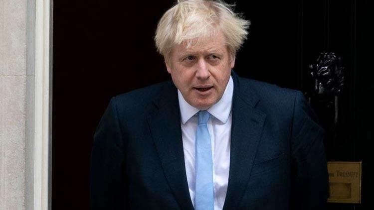 Boris Johnson koronavirüs kısıtlamalarını hafifletiyor