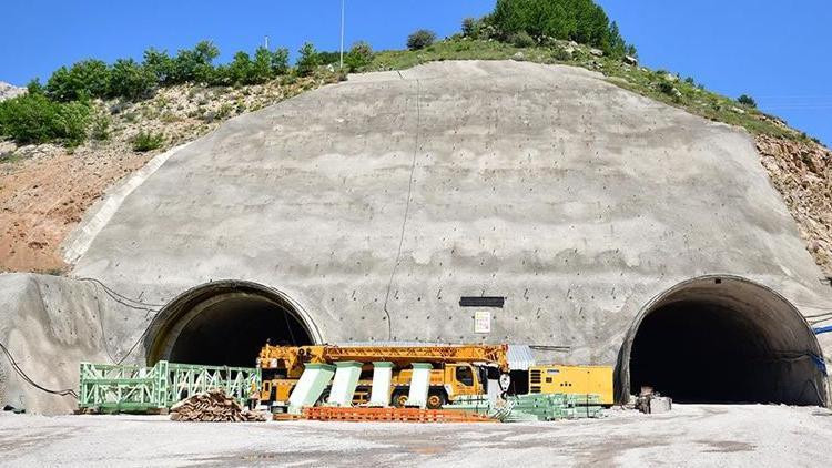 Türkiyenin en uzun 3üncü tüneli Eğribelde sona yaklaşıldı