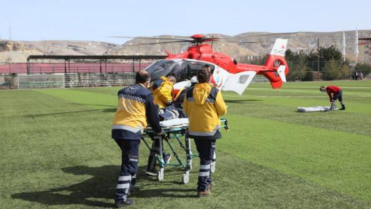 Kalp krizi geçirdi, ambulans helikopterle hastaneye ulaştırıldı