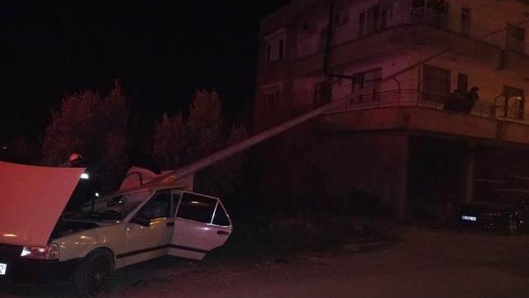 Antalyada korkunç kaza Otomobil sürücüsü hayatını kaybetti